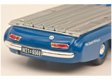 Lade das Bild in den Galerie-Viewer, Mercedes-Benz Rennwagen Schnelltransporter 1:43