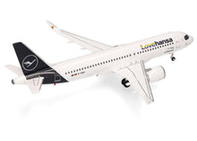 Lade das Bild in den Galerie-Viewer, Lufthansa Airbus A320neo "Lovehansa" -D-AINY "Lingen" 1:200