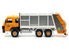 Lade das Bild in den Galerie-Viewer, SAURER D230 Kehrichtwagen Ochsner 1:43