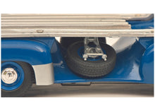 Lade das Bild in den Galerie-Viewer, Mercedes-Benz Rennwagen Schnelltransporter 1:43