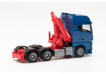 Lade das Bild in den Galerie-Viewer, MAN TGX GX 6x4 Zugmaschine mit Ladekran blau 1:87