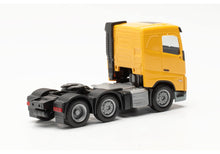 Lade das Bild in den Galerie-Viewer, Volvo FH 2020 6x2 Zugmaschine maisgelb 1:87