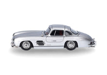 Lade das Bild in den Galerie-Viewer, Mercedes-Benz 300 SL Flügeltürer, silbermetallic 1:87