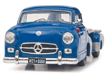 Lade das Bild in den Galerie-Viewer, Mercedes-Benz Rennwagen Schnelltransporter 1:43