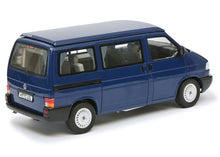 Lade das Bild in den Galerie-Viewer, Volkswagen T4b Westfalia Camper blau 1:18