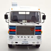 Lade das Bild in den Galerie-Viewer, Volvo F88 Martini Racing-Team 1:18
