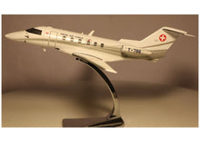 Lade das Bild in den Galerie-Viewer, Pilatus PC-24 T-786 Bundesrat-Jet Swiss Air Force 1:72