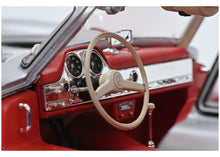Lade das Bild in den Galerie-Viewer, Mercedes Benz 300 SL Flügeltürer silber 1:18