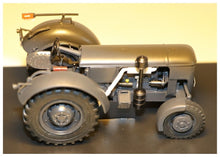 Lade das Bild in den Galerie-Viewer, Vevey 560 Armeetraktor 1:32