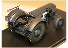 Lade das Bild in den Galerie-Viewer, Vevey 560 Armeetraktor 1:32