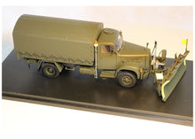 Lade das Bild in den Galerie-Viewer, Saurer 2DM mit Räumschild Boschung 1:43