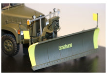 Lade das Bild in den Galerie-Viewer, Saurer 2DM mit Räumschild Boschung 1:43