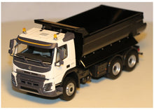 Lade das Bild in den Galerie-Viewer, Volvo FMX White Edition Kipper 1:50