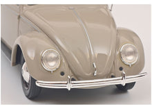 Lade das Bild in den Galerie-Viewer, VW Käfer beige 1:18 Resin