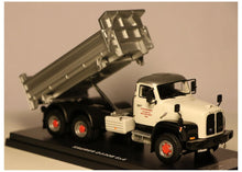 Lade das Bild in den Galerie-Viewer, Saurer D330B 6x6 Kipper Giezendanner 1:50