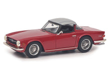 Lade das Bild in den Galerie-Viewer, Triumph TR6 weinrot 1