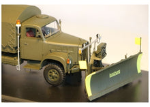 Lade das Bild in den Galerie-Viewer, Saurer 2DM mit Räumschild Boschung 1:43