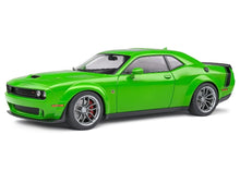 Lade das Bild in den Galerie-Viewer, Dodge Challanger grün
