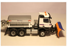 Lade das Bild in den Galerie-Viewer, Mercedes-Benz Arocs Winterdient 3chs mit Streueraufbau