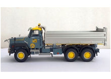 Lade das Bild in den Galerie-Viewer, Saurer D330B Hauber 6x6 Kipper Dozza 1:50