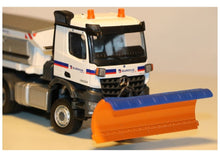 Lade das Bild in den Galerie-Viewer, Mercedes-Benz Arocs Winterdient 3chs mit Streueraufbau