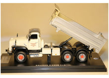 Lade das Bild in den Galerie-Viewer, Saurer D330B 6x6 Kipper Giezendanner 1:50