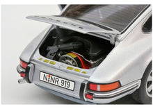 Lade das Bild in den Galerie-Viewer, Porsche 911S Coupé silber 1:18