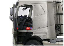 Lade das Bild in den Galerie-Viewer, Volvo Globetr. bronze 1:24