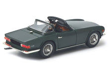 Lade das Bild in den Galerie-Viewer, Triumph TR6 grün 1:43 Resin