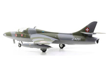 Lade das Bild in den Galerie-Viewer, Hawker Hunter Mk.68 J-4201 HB-RVR Amici Del Hunter 1:72