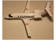Lade das Bild in den Galerie-Viewer, Pilatus PC-24 T-786 Bundesrat-Jet Swiss Air Force 1:72