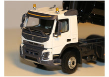 Lade das Bild in den Galerie-Viewer, Volvo FMX White Edition Kipper 1:50