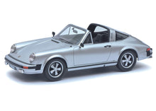 Lade das Bild in den Galerie-Viewer, Porsche 911 Targa silber 1:18 Resin