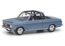 Lade das Bild in den Galerie-Viewer, BMW 2002 Cabrio blau 1:43 Resin
