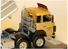 Lade das Bild in den Galerie-Viewer, Saurer D330B 8x4 Kipper Jngold 1:50