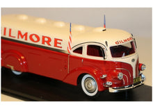 Lade das Bild in den Galerie-Viewer, White Gilmore Streamline Tank Truck (USA, 1935)