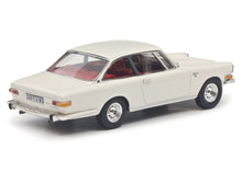 Lade das Bild in den Galerie-Viewer, Glas 2600 V8 weiss 1:43 Resin