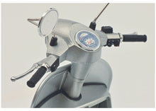Lade das Bild in den Galerie-Viewer, Motorrad PX 125 70 Years silber 1:10