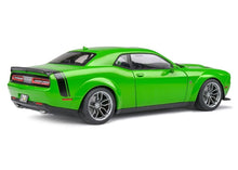 Lade das Bild in den Galerie-Viewer, Dodge Challanger grün 1:18