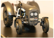 Lade das Bild in den Galerie-Viewer, Vevey 560 Armeetraktor 1:32