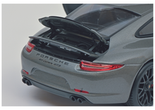 Lade das Bild in den Galerie-Viewer, Porsche 911 GTS Coupe grau 1:18