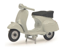 Lade das Bild in den Galerie-Viewer, 3er Set Motorrädern Schwalbe, Simson S51, Roller GS 1:43