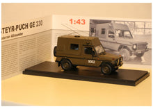 Lade das Bild in den Galerie-Viewer, Steyr-Puch 230 GE Hochdach Kommandofahrzeug