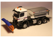 Lade das Bild in den Galerie-Viewer, Mercedes-Benz Arocs Winterdient 3chs mit Streueraufbau