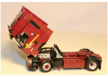 Lade das Bild in den Galerie-Viewer, Galliker Renault Trucks T HIGH 4x2 Reefer Trailer - 3 Axle 1:50