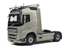 Lade das Bild in den Galerie-Viewer, Volvo Globetr. bronze 1:24