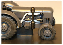 Lade das Bild in den Galerie-Viewer, Vevey 560 Armeetraktor 1:32