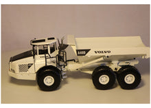 Lade das Bild in den Galerie-Viewer, Volvo A40D White Edition 1:50