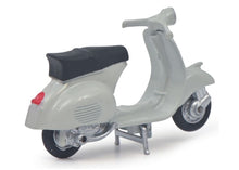 Lade das Bild in den Galerie-Viewer, 3er Set Motorrädern Schwalbe, Simson S51, Roller GS 1:43