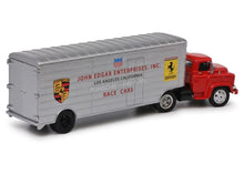 Lade das Bild in den Galerie-Viewer, Renntransporter John Edgar Enterprise 1:43 Resin